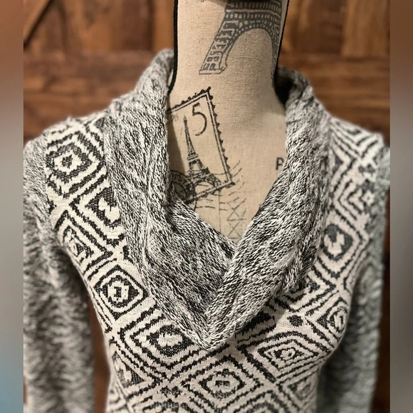 Anthropologie‎ cowl neck tunic gray and white Aztec print sweater 100% cotton XS - Picture 6 of 10